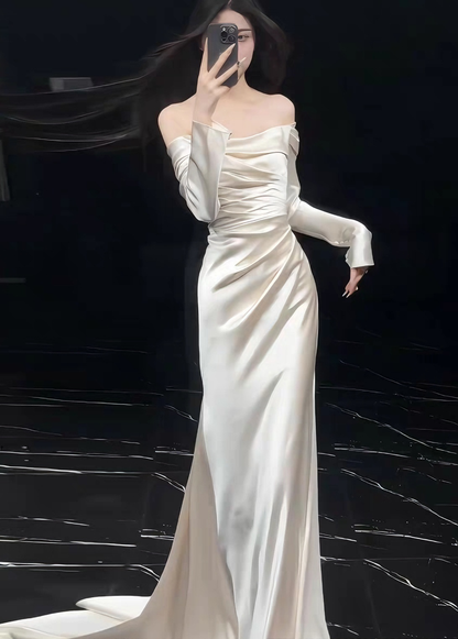 Minimalist Wedding Dress Off Shoulder Long Sleeves Pleated Wedding Dress HZ0319