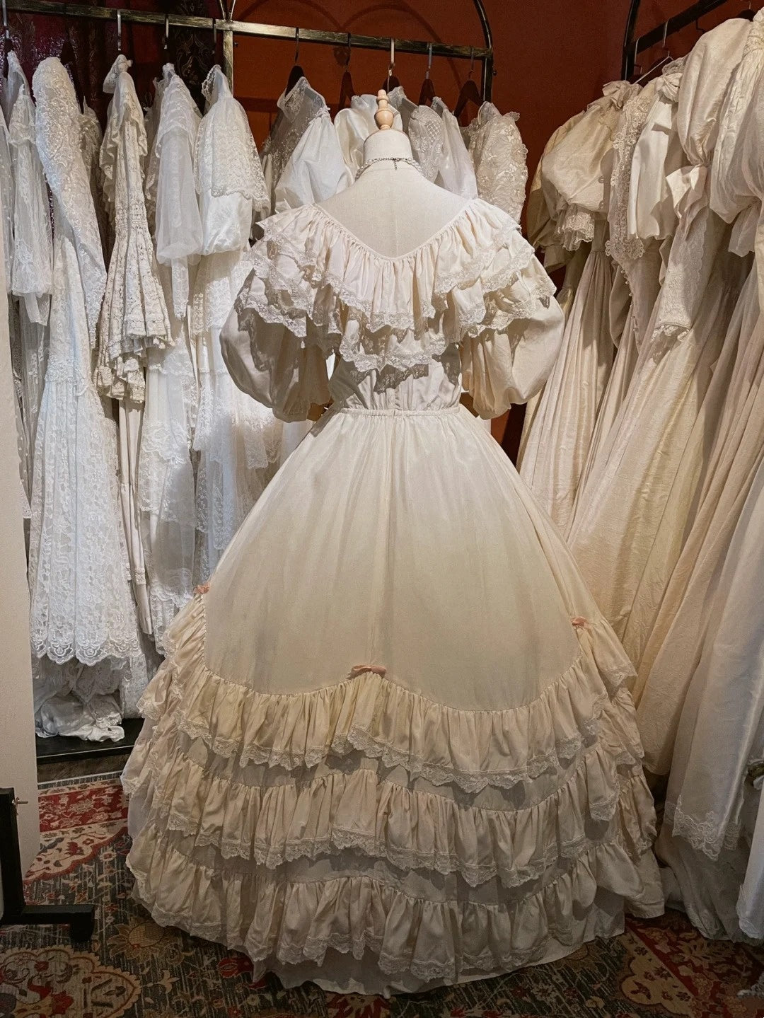Retro Wedding Dress V-neck Pleated Tiered Wedding Dress HZ0319