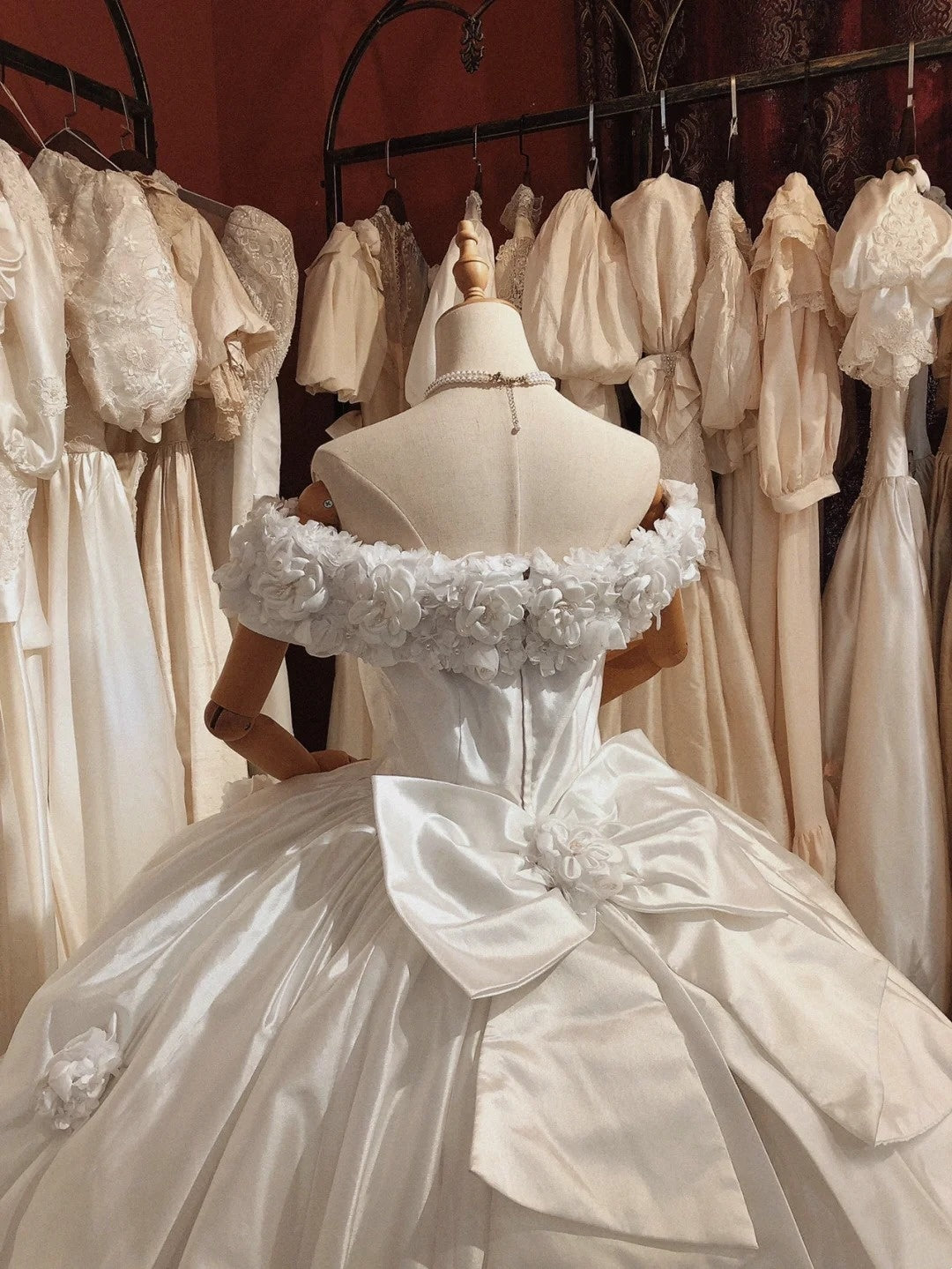 Elegant Wedding Dress Off Shoulder Floral Pleated Wedding Dress HZ0319