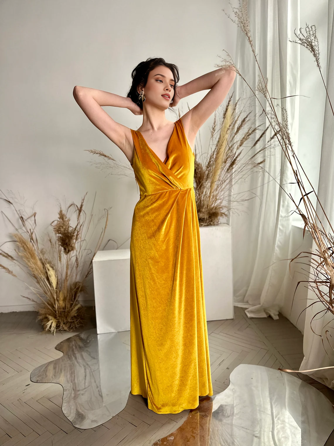 Mustard Yellow Velvet Bridesmaid Sleeveless Open Back Dress V-neck Maxi Dress Bridesmaid Prom Gown Floor Length Wedding Dress Plus Size