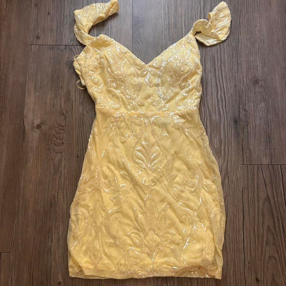 Elegant Light Yellow V-neck Ruffled Sequined Waist Backless 17th Birthday Dress Homecoming Dress cc4647