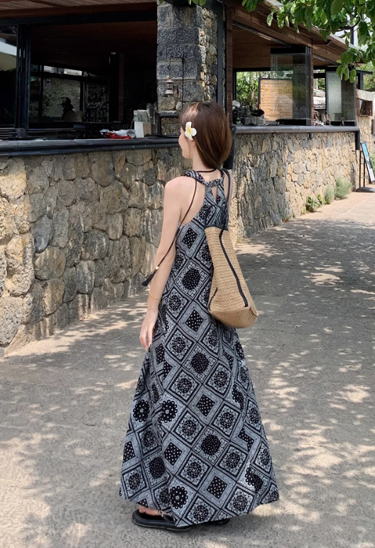 Vintage Fashion Black Floral Print Design Beach Holiday A-line Halter Dress HZ1024