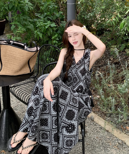 Vintage Fashion Black Floral Print Design Beach Holiday A-line Halter Dress HZ1024