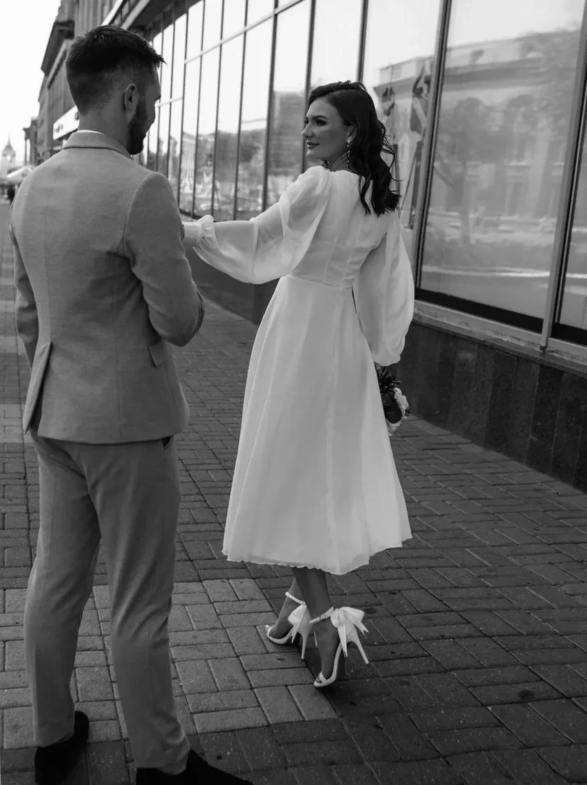 Customized French Wedding Dresses Short Bridal Gowns V Neck Puff Sleeves Tea Length Chiffon Outdoor Marriage