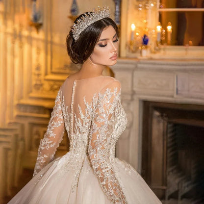 Customized Exquisite Wedding Dress With Lace Beaded Applique