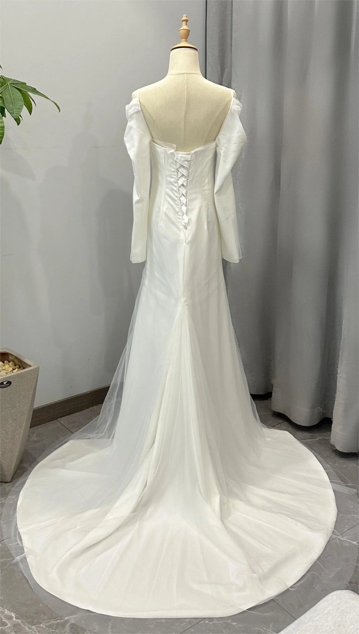 Long Sleeved Light Wedding Dress Elegant Off The Shoulder Mermaid Gown