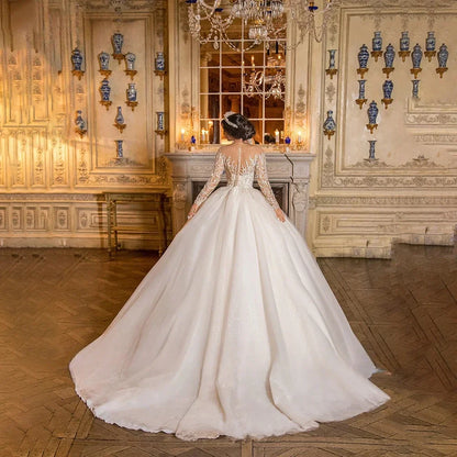 Customized Exquisite Wedding Dress With Lace Beaded Applique