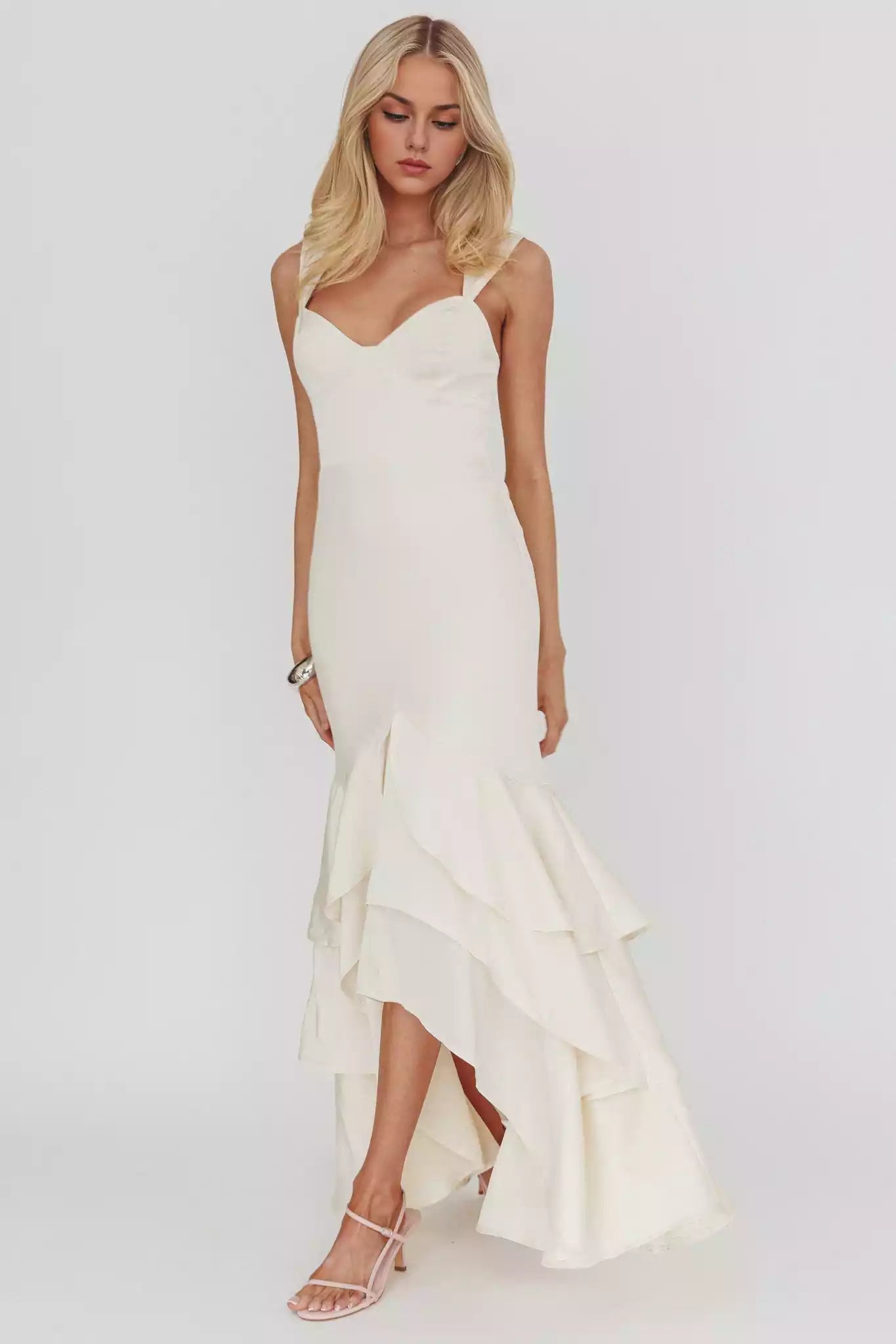 Stunning appearance with layered inner lining, ruffled hem, mermaid hem, silhouette, and side zipper Prom Dresses