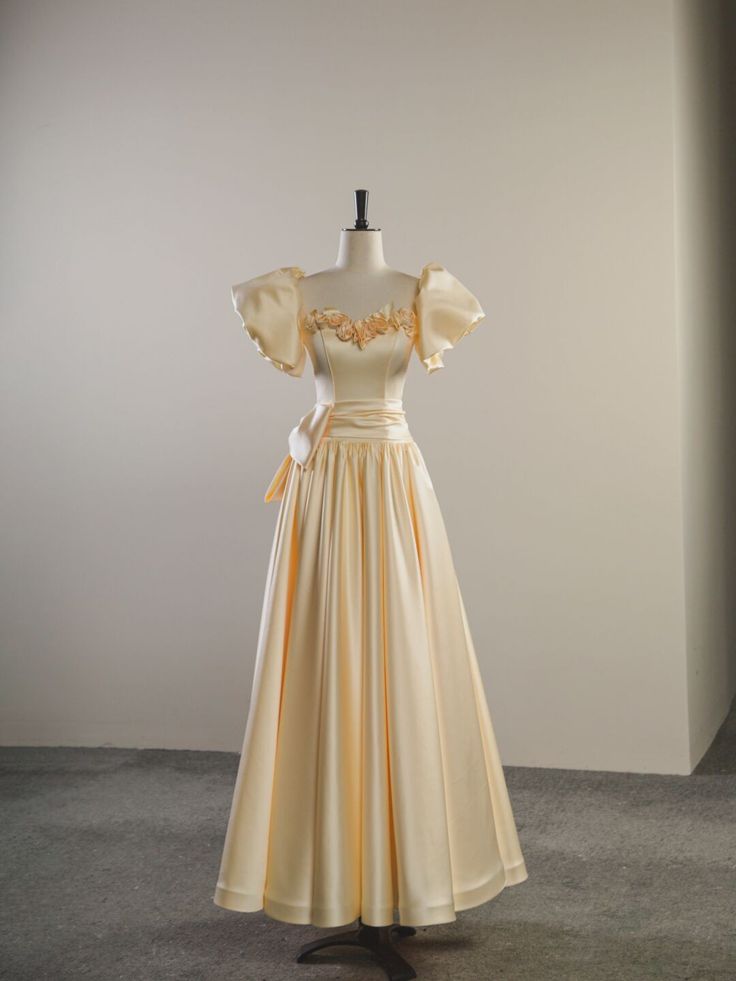 Light Yellow Satin Heart Neck Short Sleeve 3D Floral A-Line Tea Break Dress HZ1024