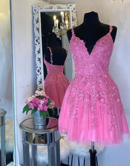 Aline V-Neck Short Homecoming Dresses Sleeveless Tulle Lace Party Dresses with Appliques
