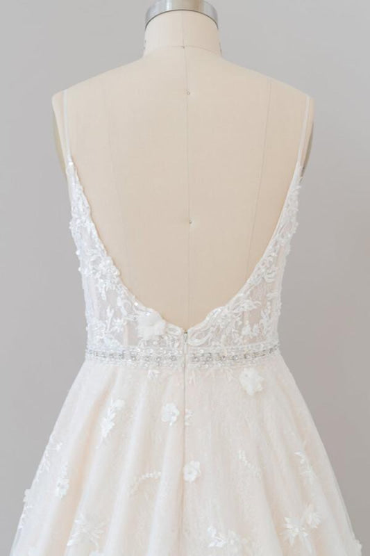 Awesome Appliques A-line Tulle Wedding Dress