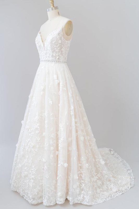 Awesome Appliques A-line Tulle Wedding Dress