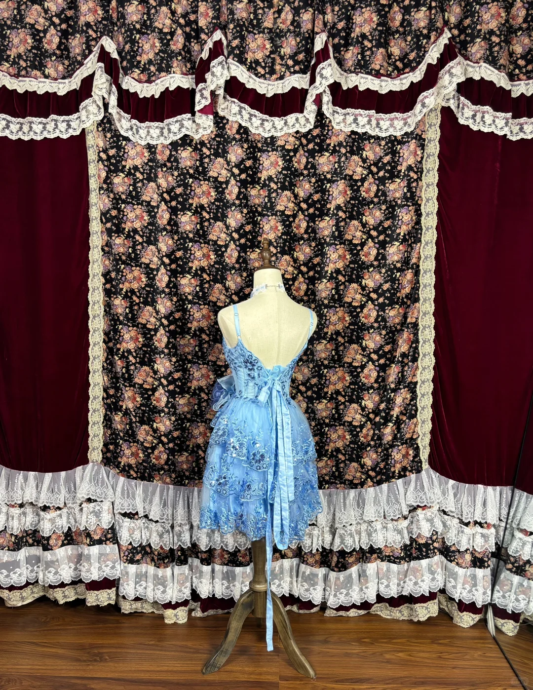 Retro Blue Floral Applique A-Line Elegant Chiffon Tiered Homecoming Dress Evening Dress Prom Dresses HZ1024