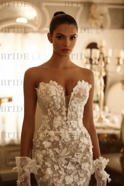 Beautiful Strapless V-Neck Sleeveless Lace Column Wedding Dress with Appliques Chapel Train