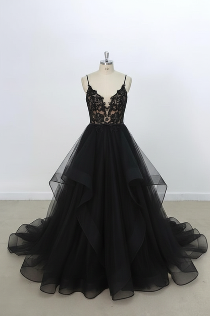 Eye-catching Appliques Tulle A-line Wedding Dress V-Neck with Appliques
