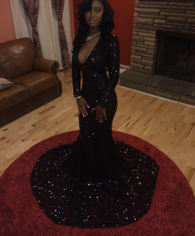Bridelily Shiny Black Sequins Long-Sleeves Mermaid Prom Dresses Deep V-Neck