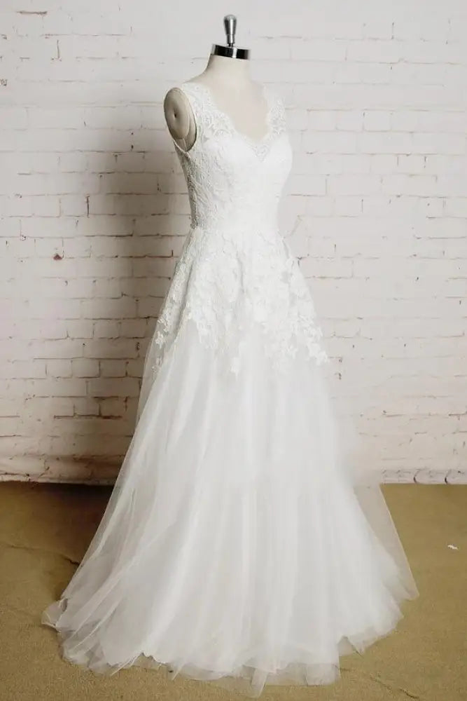 Chic V-neck Appliques Tulle A-line Wedding Dress