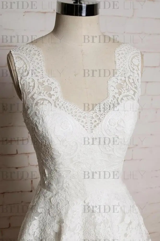 Chic V-neck Appliques Tulle A-line Wedding Dress