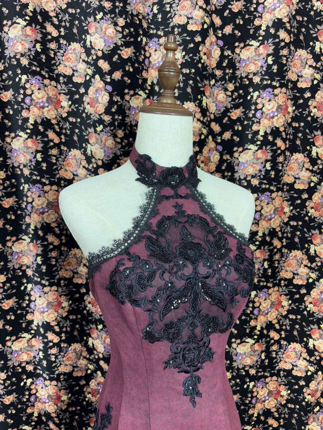 Elegant Burgundy Sequin Embroidery Halter-neck Prom Dress Evening Dress HZ1024