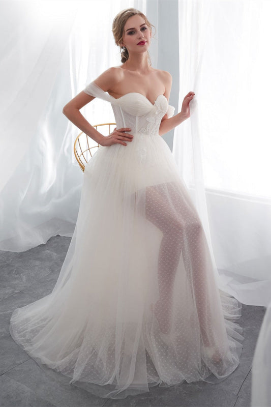 Elegant Long Tulle Wedding Dress with Off-the-Shoulder Design