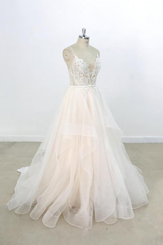 Eye-catching Appliques Tulle A-line Wedding Dress V-Neck with Appliques