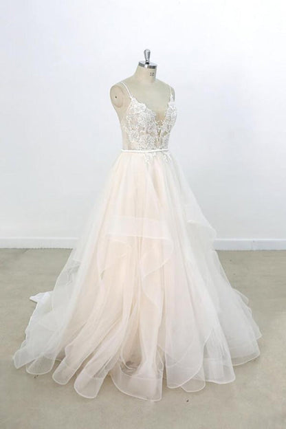 Eye-catching Appliques Tulle A-line Wedding Dress V-Neck with Appliques