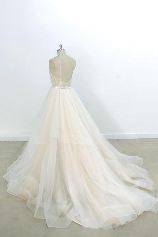Eye-catching Appliques Tulle A-line Wedding Dress V-Neck with Appliques