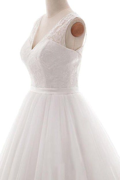 Eye-catching V-neck Tulle A-line Wedding Dress
