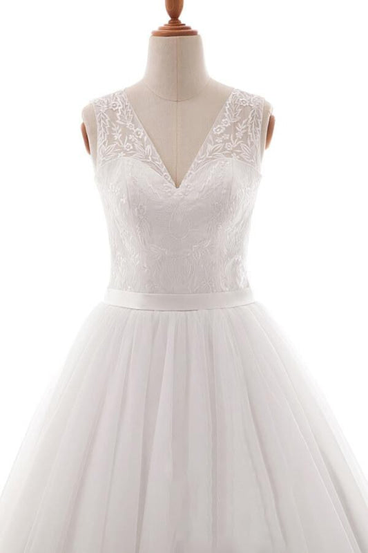 Eye-catching V-neck Tulle A-line Wedding Dress