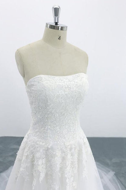 Graceful Strapless Appliques Tulle Wedding Dress