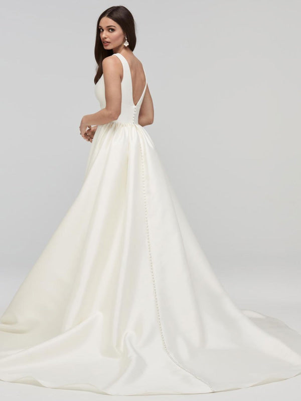 Ivory A-Line Wedding Dresses With Train Sleeveless Pockets V-Neck Backless Satin Fabric Long Bridal Gowns
