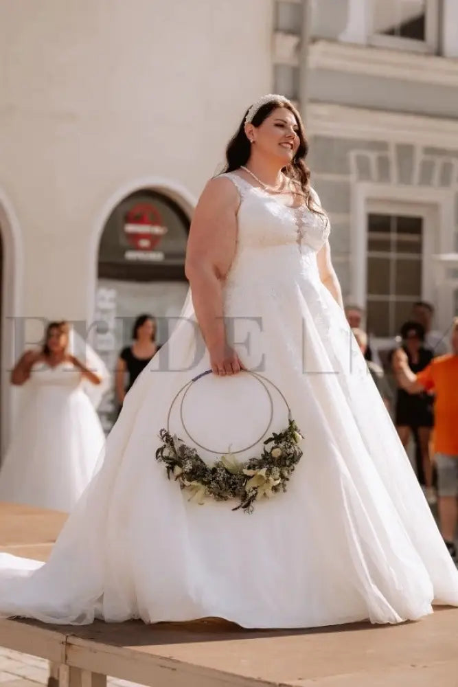 Ivory Aline Wedding Dress Tulle Plus Size Bridal Dress with Lace Appliques