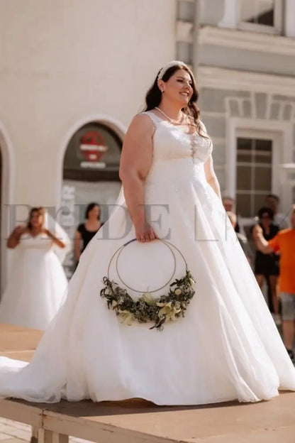 Ivory Aline Wedding Dress Tulle Plus Size Bridal Dress with Lace Appliques