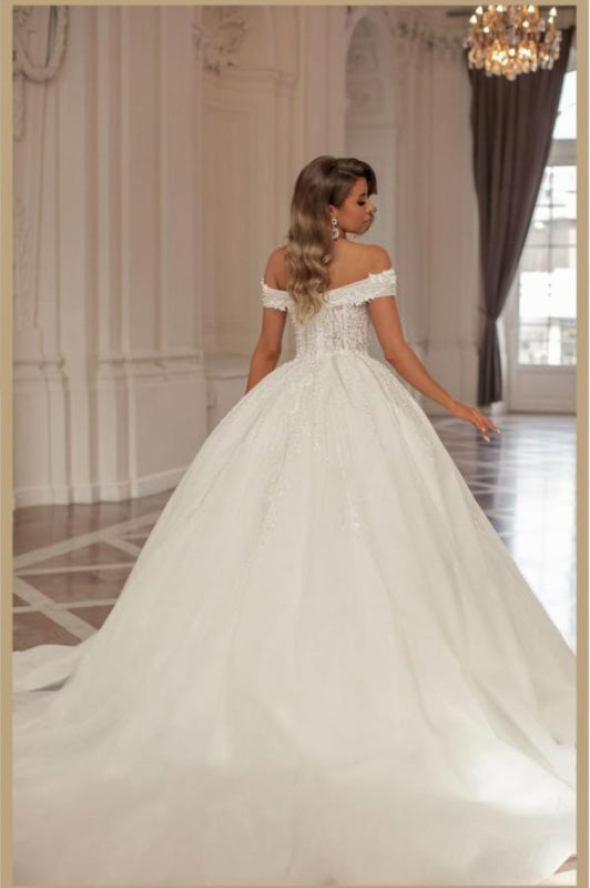 Luxurious Off the Shoulder Strapless Ball Gown Wedding Dress with Applique