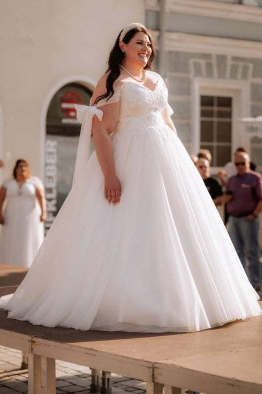 Plue Size Ivory Wedding Dress Off-the-Shoulder Tulle Ball Gown