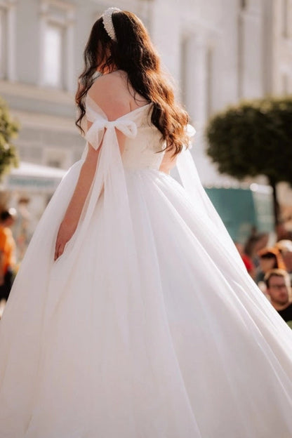 Plue Size Ivory Wedding Dress Off-the-Shoulder Tulle Ball Gown