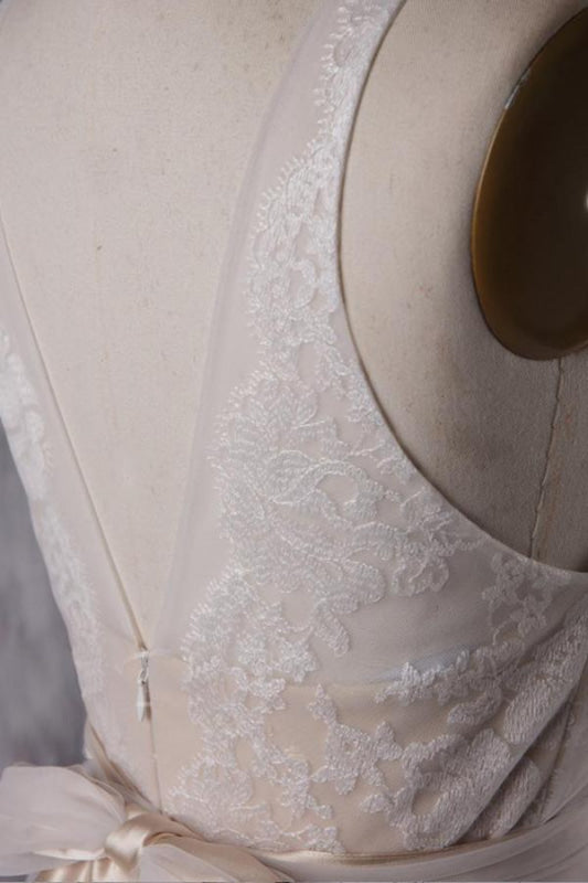 Ruffle V-neck Floor Length Lace Wedding Dress