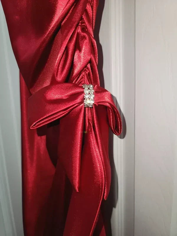 Vintage Hot Red Satin Prom Dress V-neck Ruffles Halter Dress Evening Dress A-Line Formal Dress HZ1024