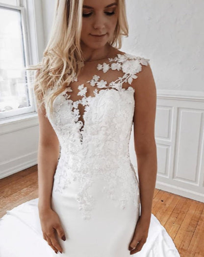 Sleeveless Mermaid Lace Appliques White Wedding Gown with Train