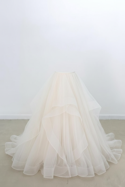 Eye-catching Appliques Tulle A-line Wedding Dress V-Neck with Appliques