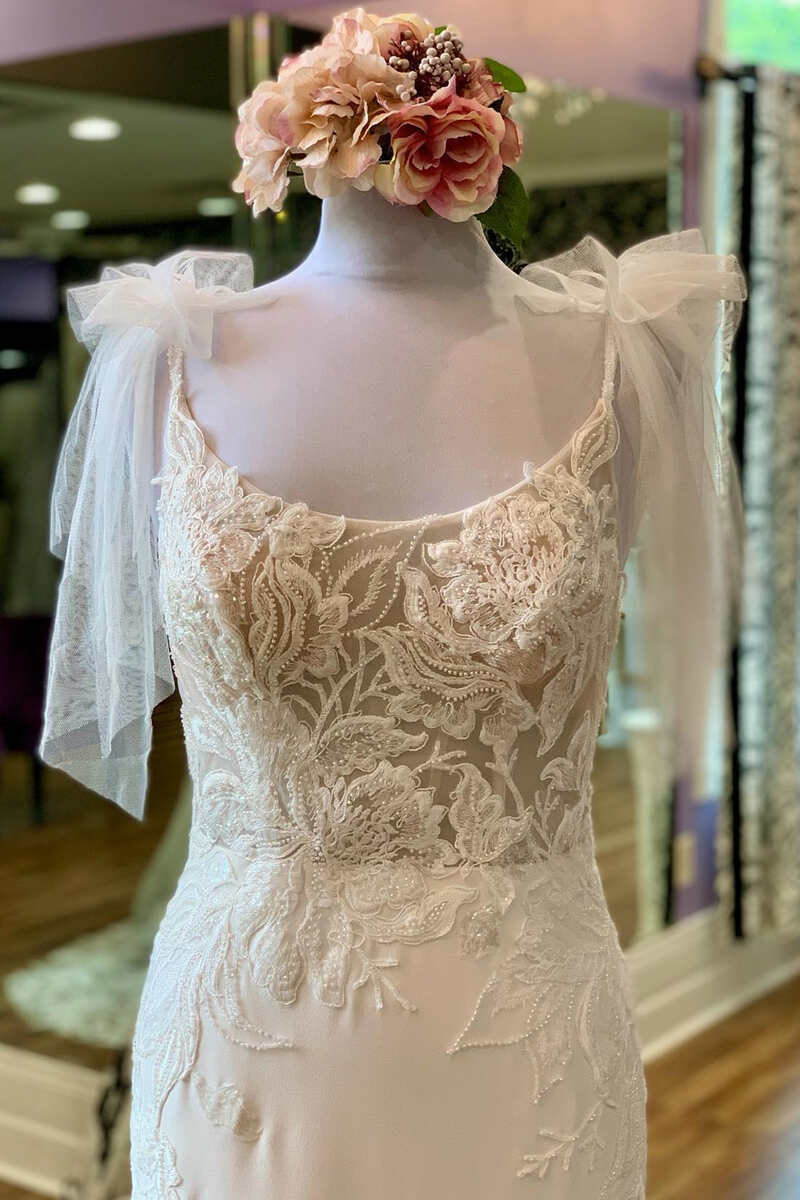 White Lace Scoop Neck Backless Mermaid Long Wedding Gown