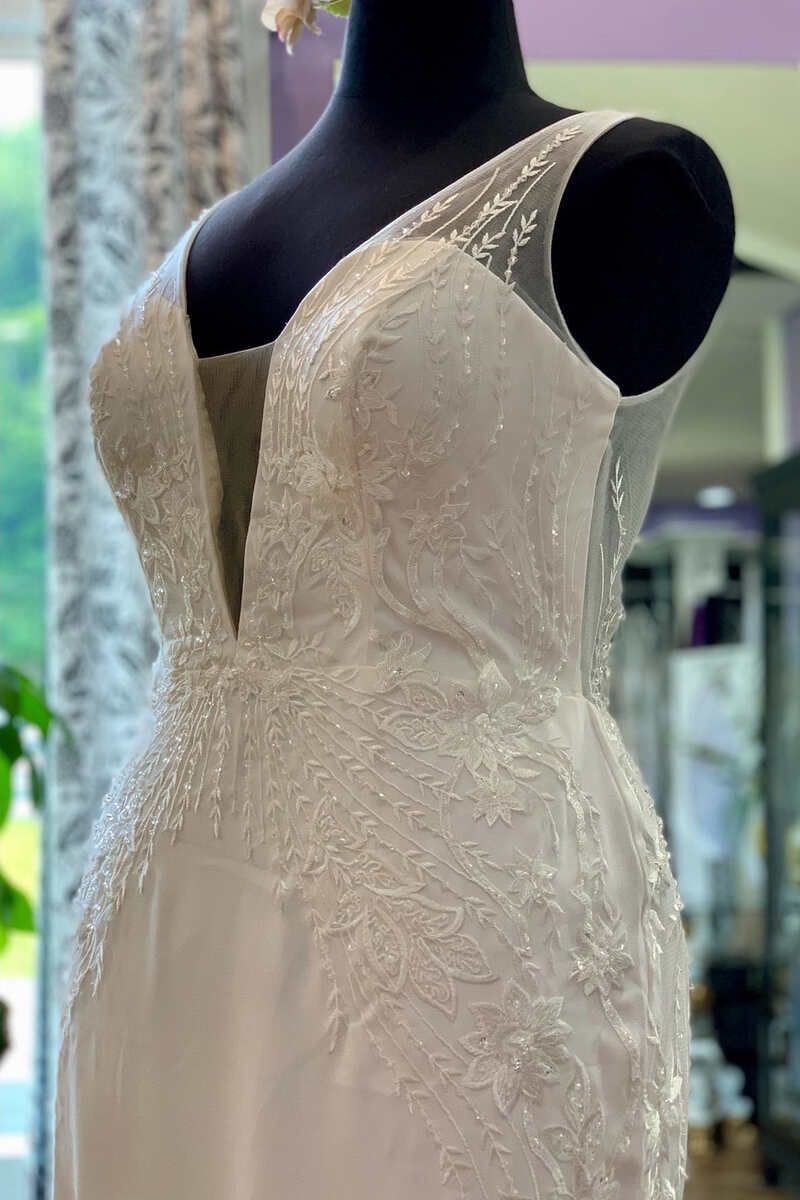 White Appliques Sheer Straps Open Back Mermaid Long Wedding Dress