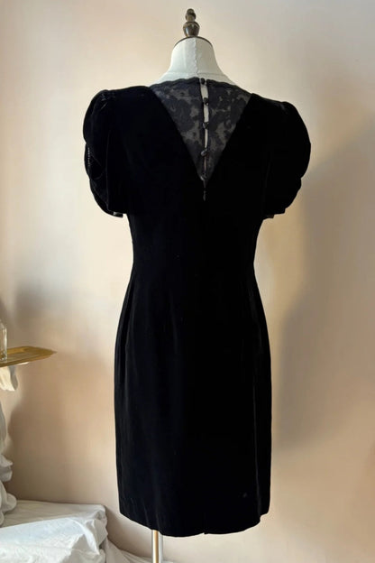 [Hepburn Vibes] Black Velvet Lace Back Dress Puff Sleeve Slim Fit Bodycon Evening Dress gh7009