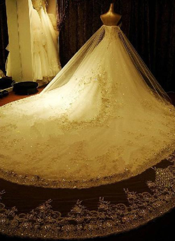 Lace Applique Wedding Dresses Strapless Sweetheart Bridal Gown Beaded with Cathedral Train