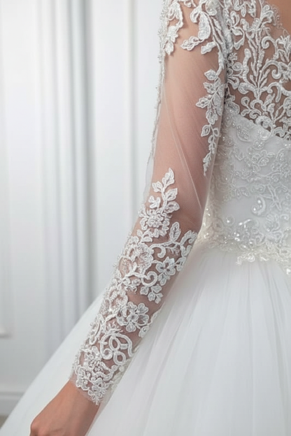 White Aline Wedding Gown Long Sleeves Tulle Bridal Dress with Lace Appliques