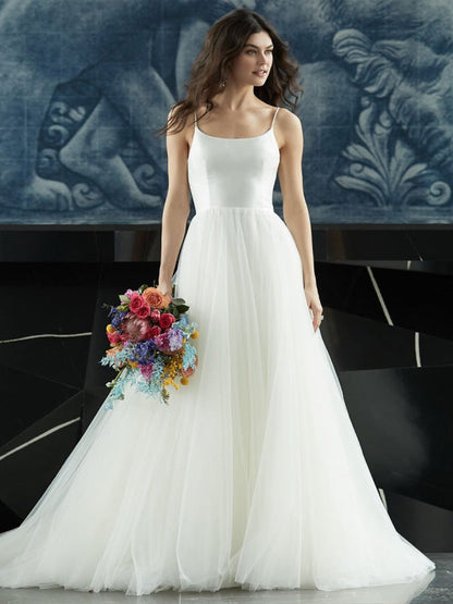 White Wedding Dress Designed Neckline Sleeveless Backless Zipper Tiered With Train Tulle Long Bridal Gowns