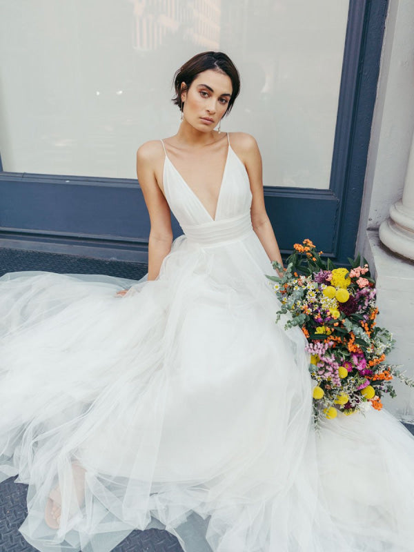 White Wedding Dress V-Neck Sleeveless With Train Backless Long Bridal Dresses