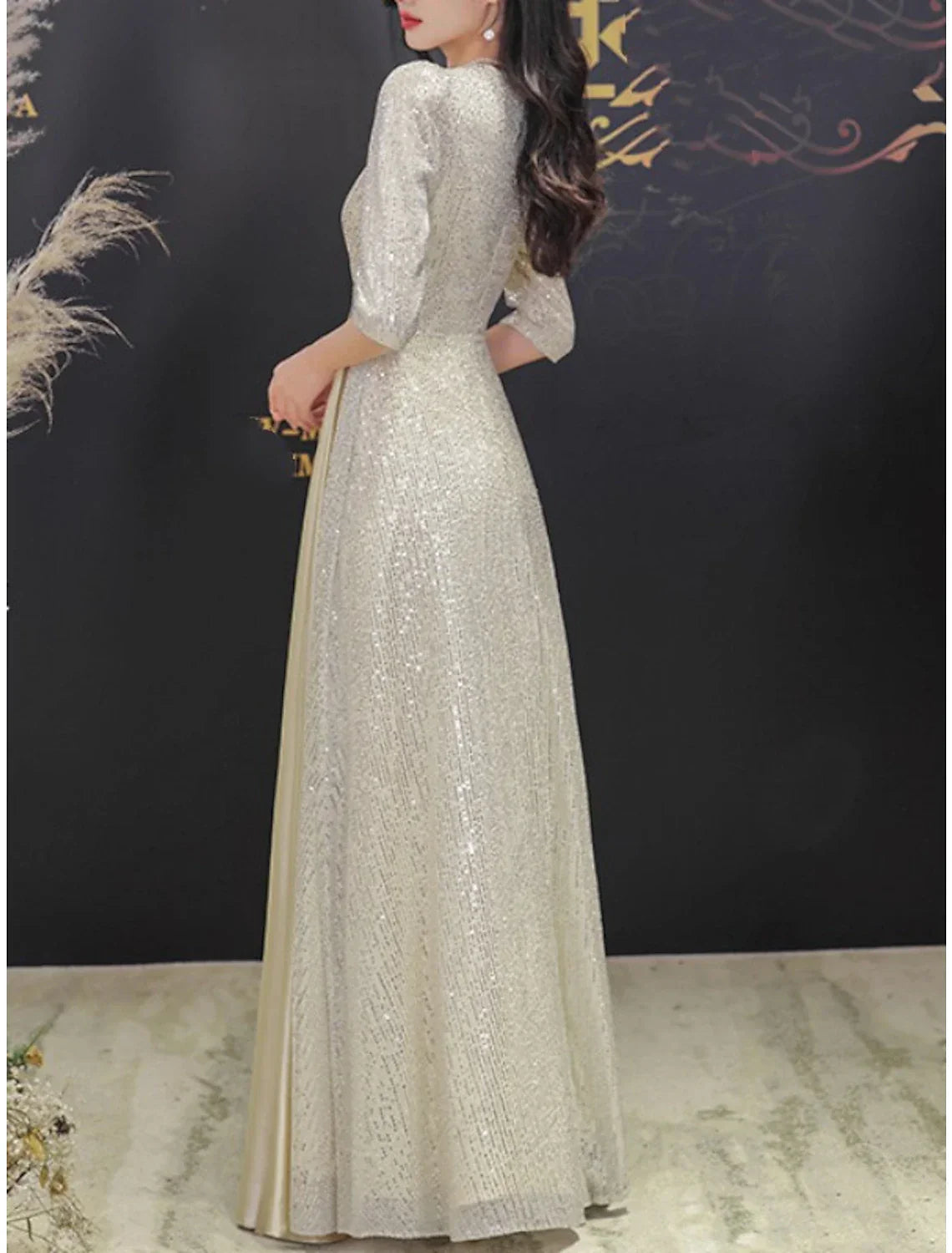 A-Line Mother of the Bride Dress Wedding Guest Elegant Sparkle & Shine Petite V Neck Sweep / Brush Train Sequined Half Sleeve with Pleats Crystal Brooch